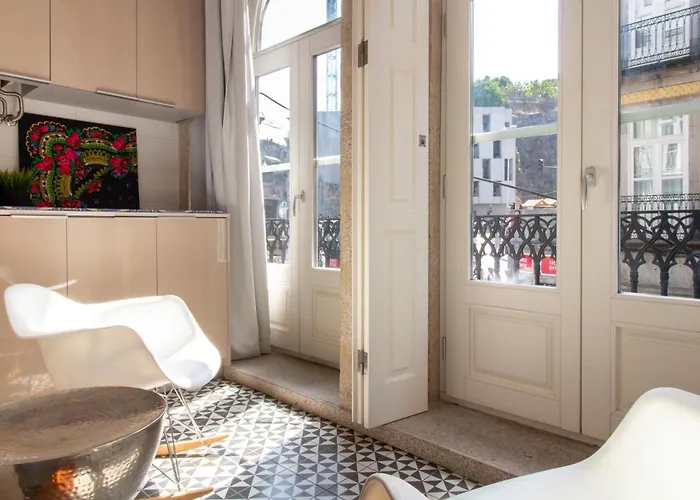 Cardosas Bright By Lovelystay